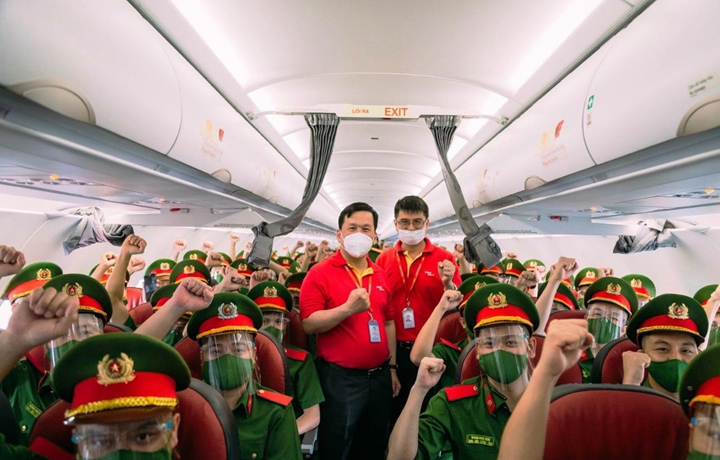 Vietjet chở miễn phí 1000 y bác sỹ và 1.000 cán bộ, chiến sĩ công an vào các tỉnh phía Nam